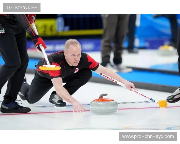 冰壶选手精准控制冰壶停在圆心